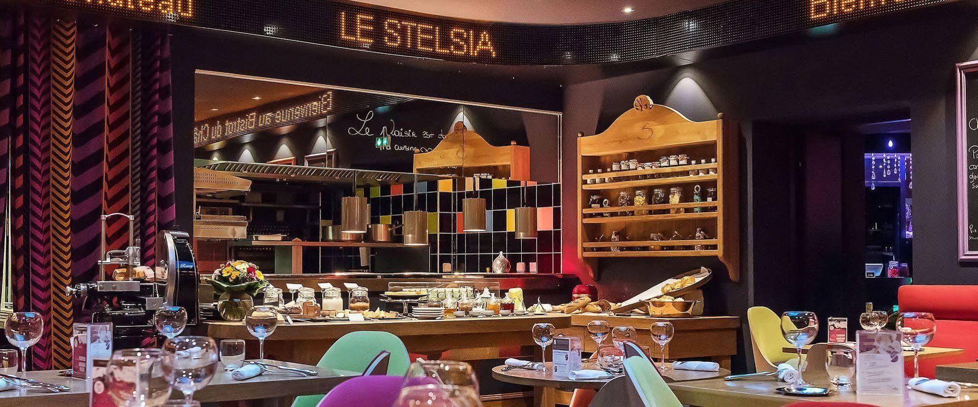 Le Stelsia Resort Saint-Sylvestre-sur-Lot Exterior photo